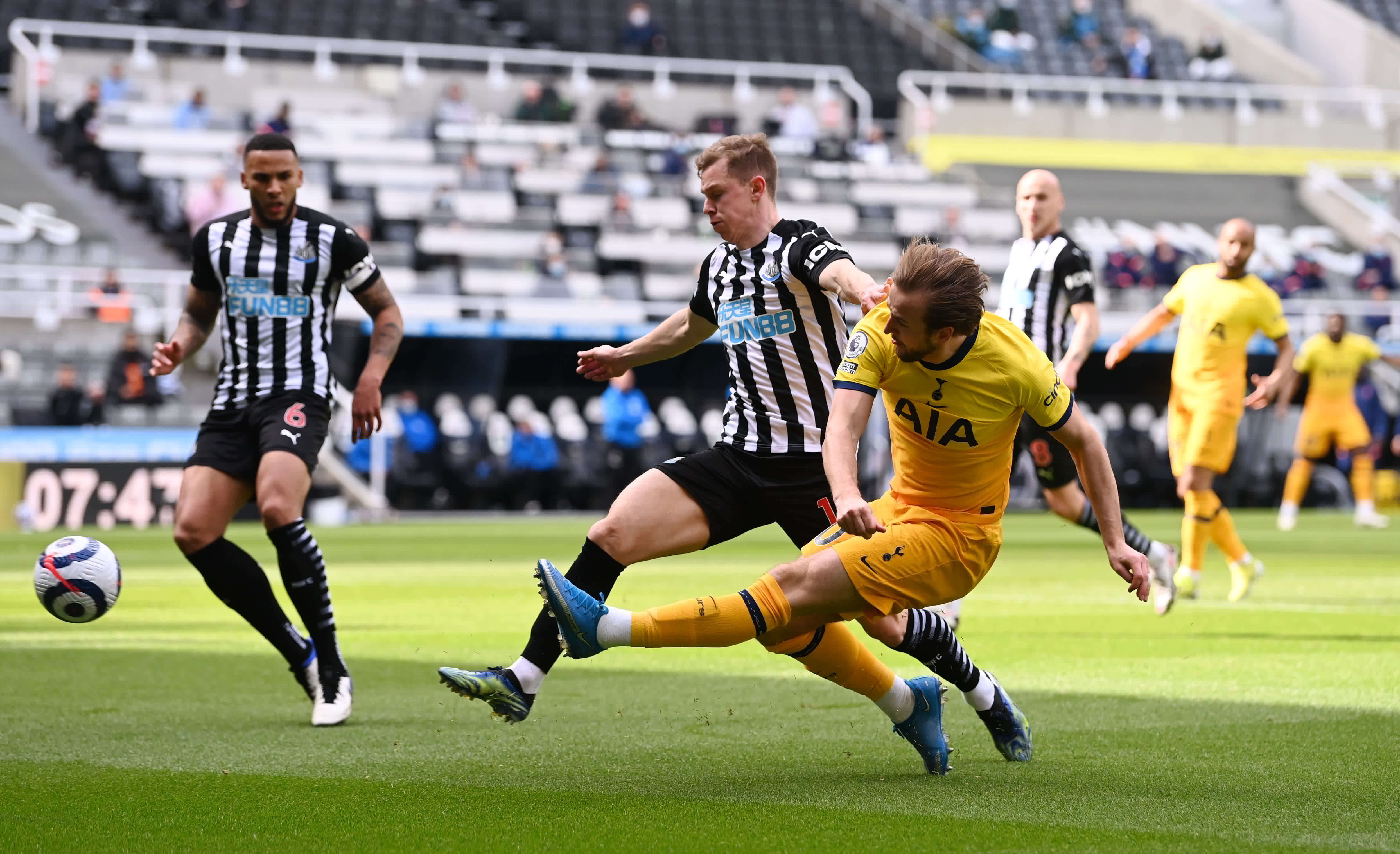 策背后都伴 策背后都伴